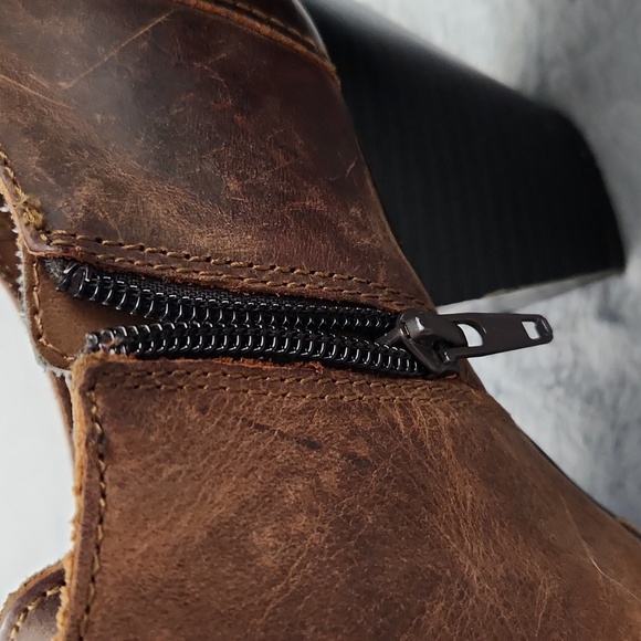 BORN CONCEPT B.O.C heeled size 9 brown leather booties - Picture 12 of 13